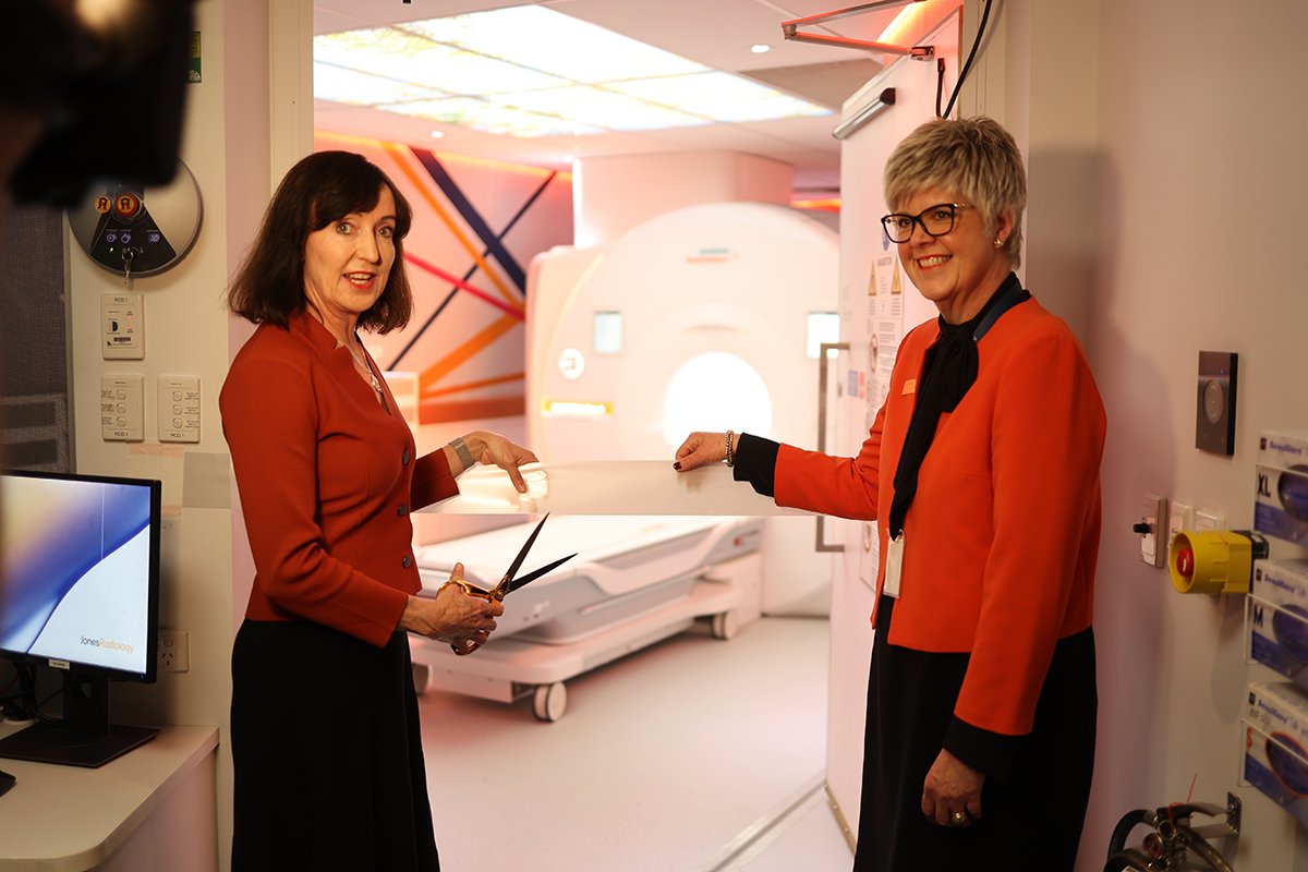 The Hon. Dr Susan Close, Deputy Premier of South Australia and Prof. Susan O'Neill, CEO Jones Radiology with MAGNETOM Cima.X MRI machine